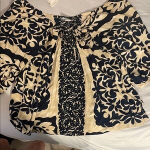 Manuhealii Black and Cream Floral Print Peasant Tunic